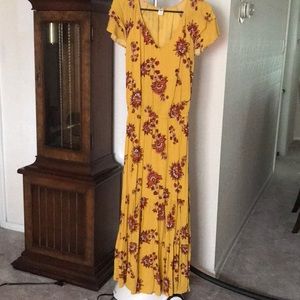 OLD NAVY FLUTTER SLEEVE MAXI